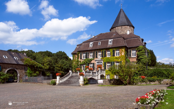 Ratingen - Schloss Linnep seitlich